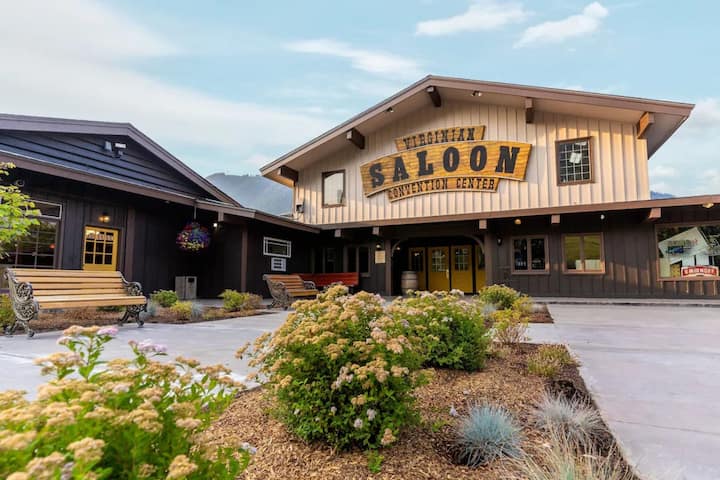 Near Jackson Hole Rodeo + Pool. Dining. Firepits.