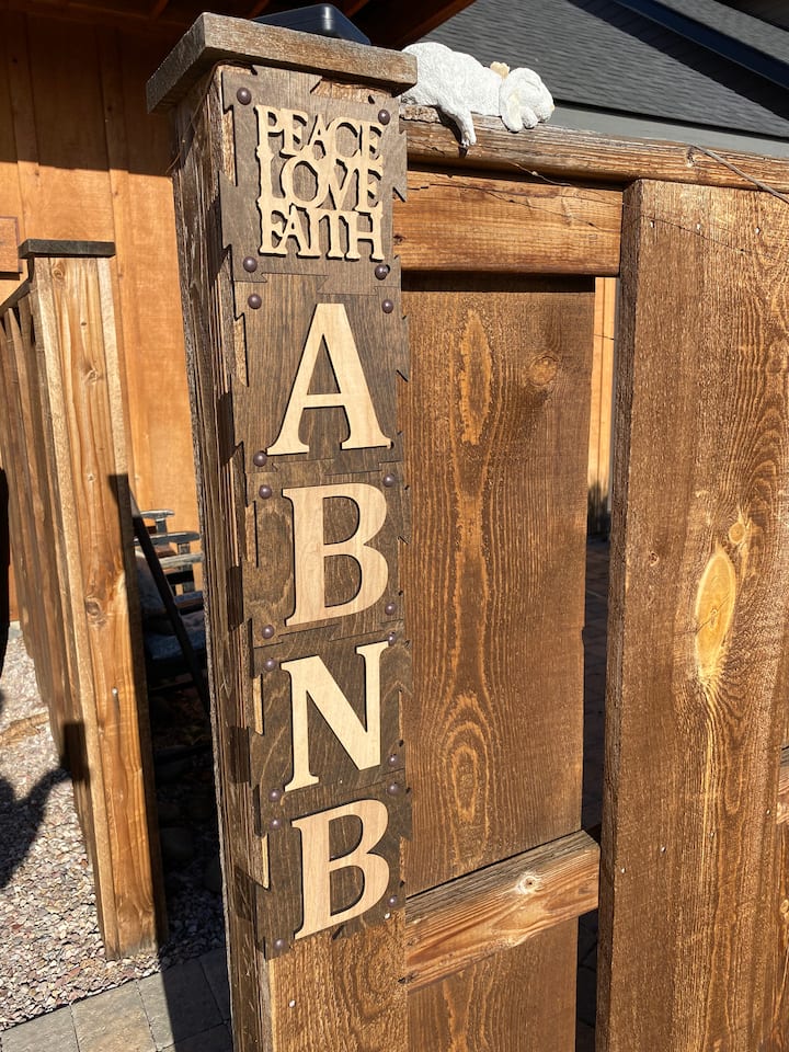 Walk to Town Family Meeting Place AIRBNBOB