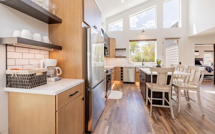 New home in dwntwn Cody! 2 bed/2 bath + A/C! 