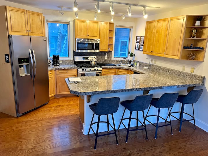 1 Bedroom w/Garage - Easy Ski, River & Town Access