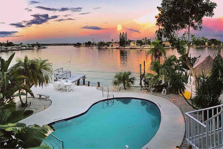 Beach-steps away! Waterfront Pool View!5