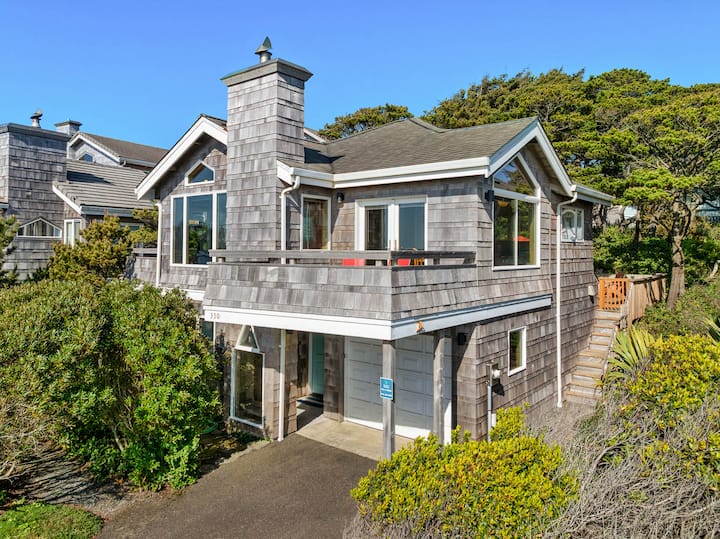 Oceanfront, Dog-Friendly Home with Panoramic