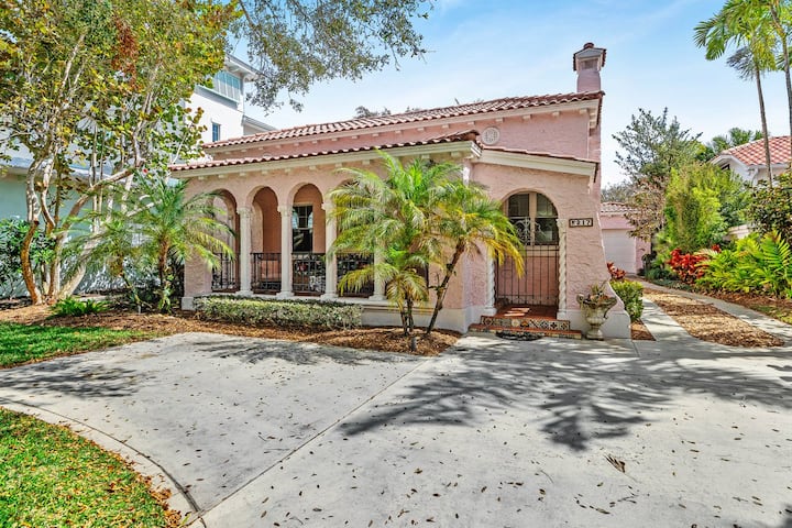 1926 Historic Bungalow | 5 Min to Downtown