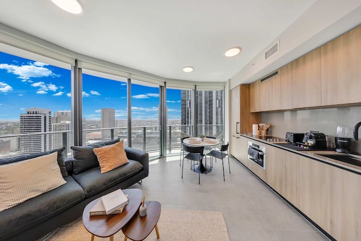 Modern 1BR Condo | Pool & Gym | 10 Min to FIFA Fan