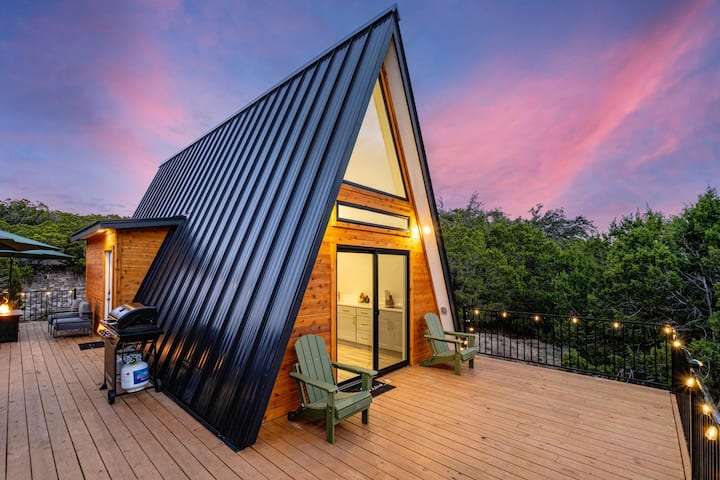 Romantic A-Frame Escape • Hot Tub and King Bed