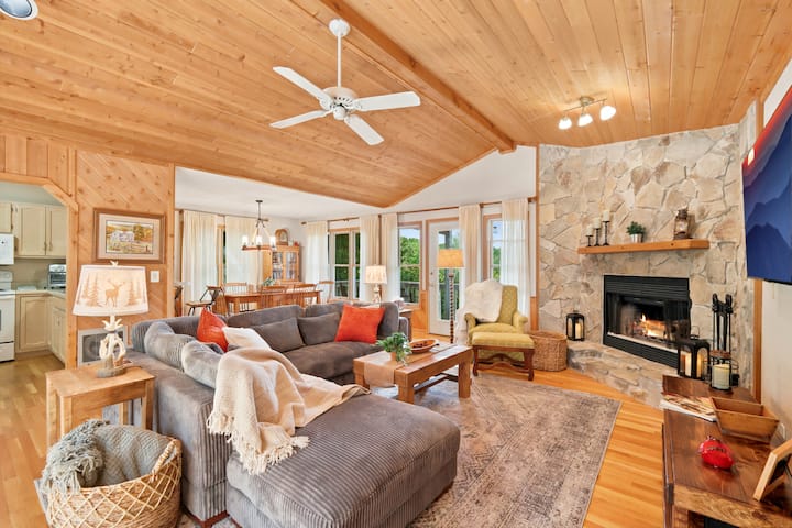 Beech Mountain Family Cabin | Dog Friendly