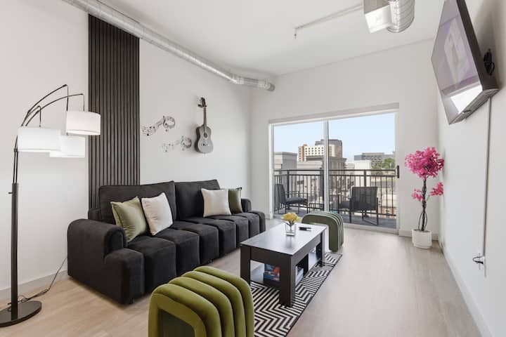 Nashville Oasis Sentral Stay!