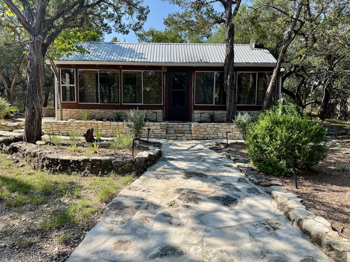 Charming Blanco Riverfront Cottage