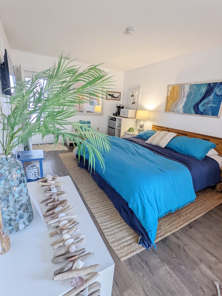 Sea Dunes King Suite, Exclusive Private Beach - DOG FRIENDLY!