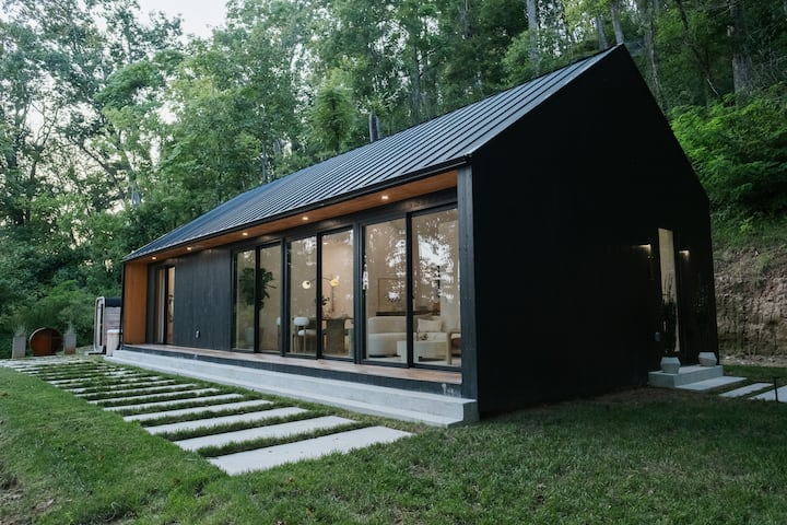 Poplar & Pine: Mountain View w/ Hot Tub and Sauna