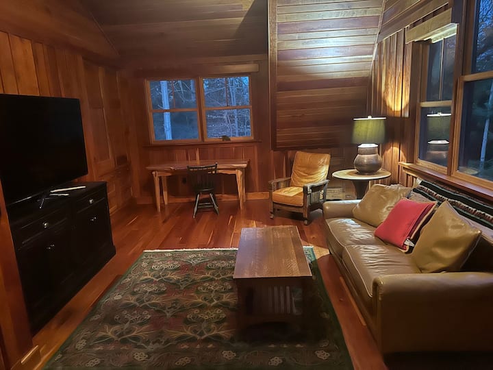 Private cherry room close to everything