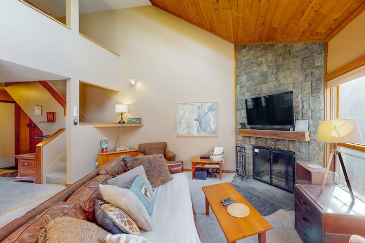 Luxury 1BR 2nd-Floor | Balcony | Pool