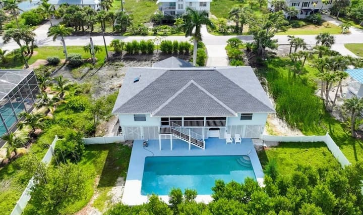 Sanibel SUNsation! Pet Friendly, with heated pool!
