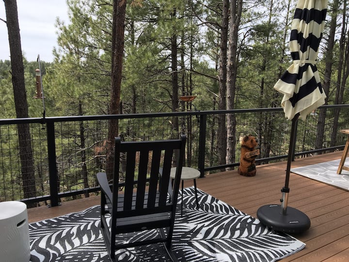 Stunning View! Nest atop the Ponderosa Pines!