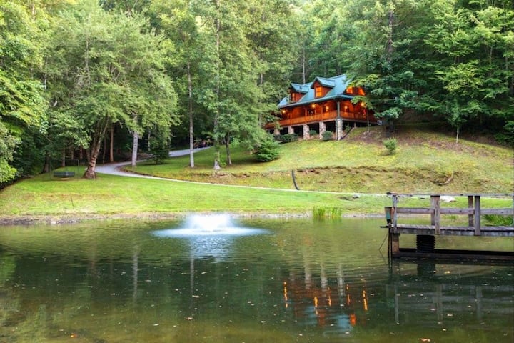 Log cabin🌄 35 acres 🎣🥾 RV hookup🚙 hike & fish