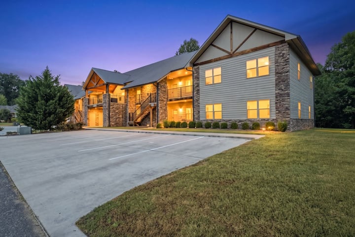 Cades Cove Paradise | Views, Fireplace & MORE!