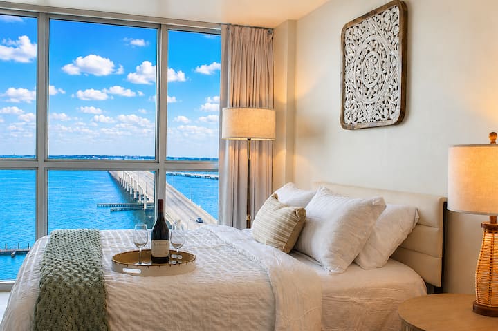 Luxury Bayfront Retreat | Pool • Spa • Wi-Fi • Gym