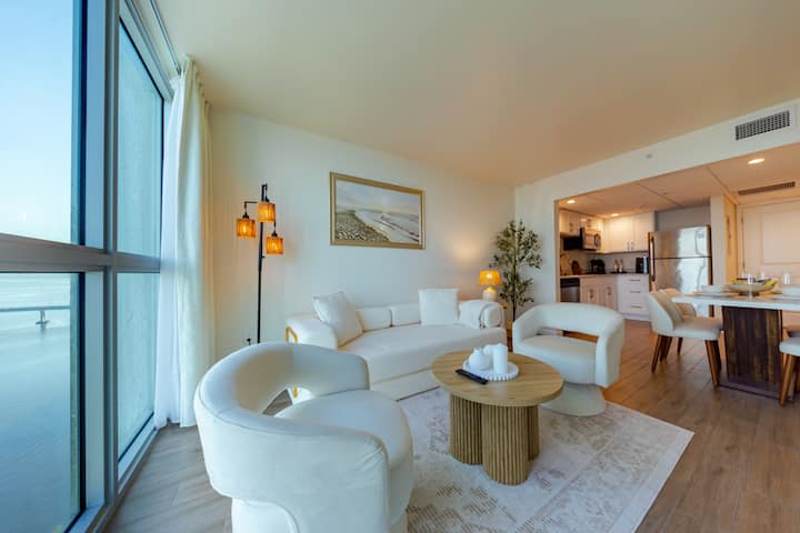 The Pearl | River Views | King | Pool+HotTub+Gym
