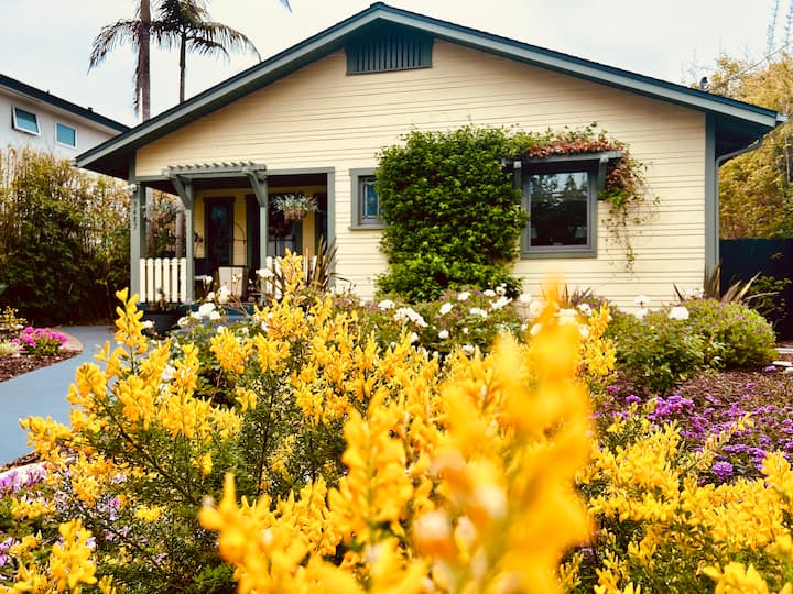 Seaside Sanctuary-walk to beach/village, King bed