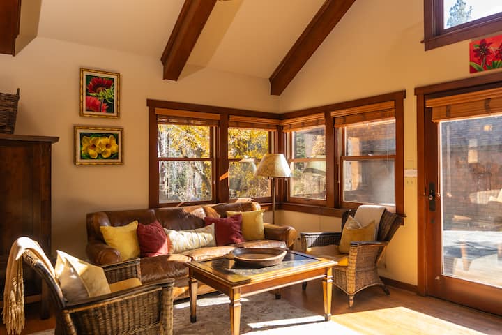 Cottage by Lake Tahoe - Walk to the Beach
