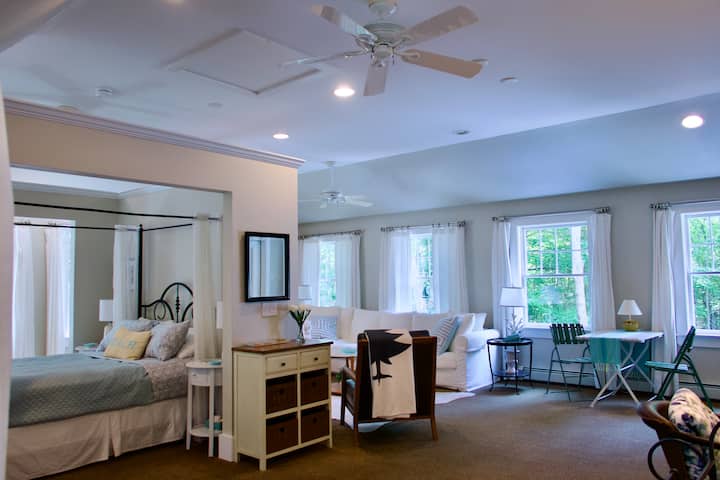 Feel at Home at Annette’s – A Coastal Retreat