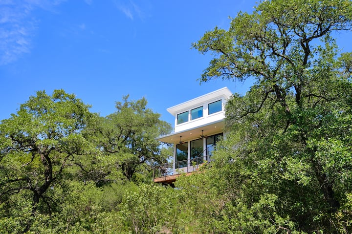 CliffTop Cabin Retreat; Minutes to Downtown Austin