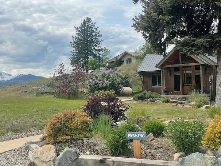 Lovely 1-bedroom guest house, downtown Winthrop.