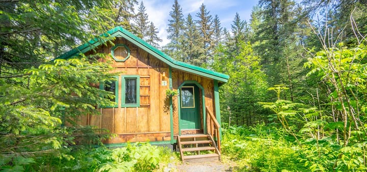 Abode Well Cabin King Bed WIFI Full Bath