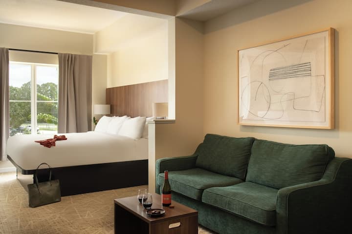 Luxury Resort King Suite | Near Universal & Epic