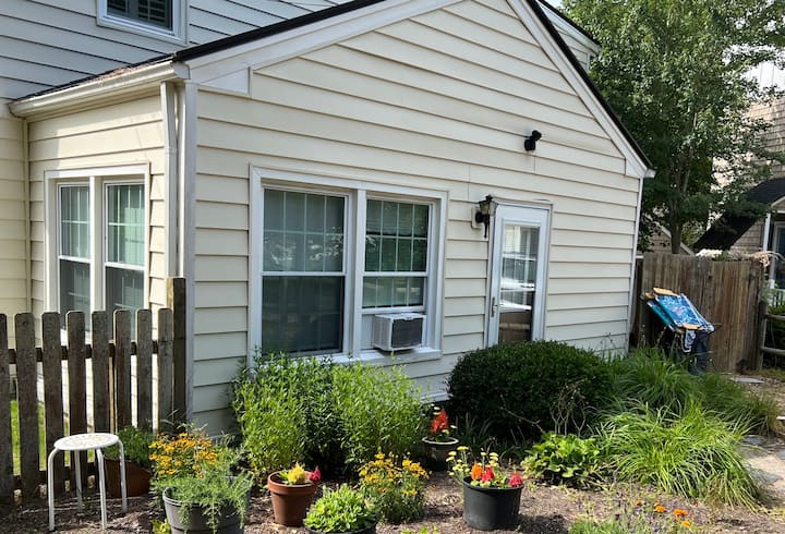 Guest Studio 2.5 blocks from Atlantic Ocean beach